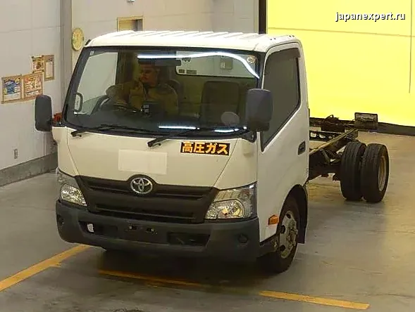 Toyota Dyna XZU710 2016 — пример продажи на аукционе Японии