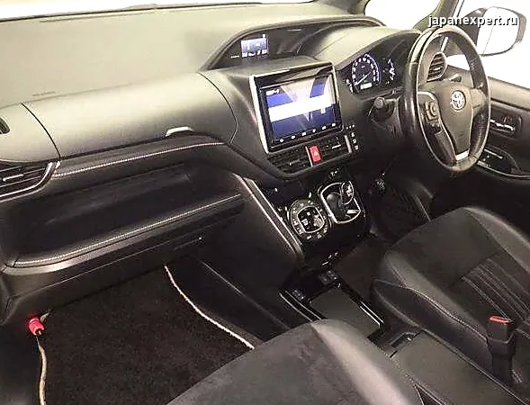 Toyota Esquire ZWR80G 2019 — пример продажи на аукционе Японии