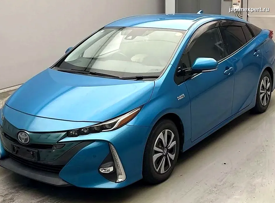 Toyota Prius PHV ZVW52 2017 — пример продажи на аукционе Японии