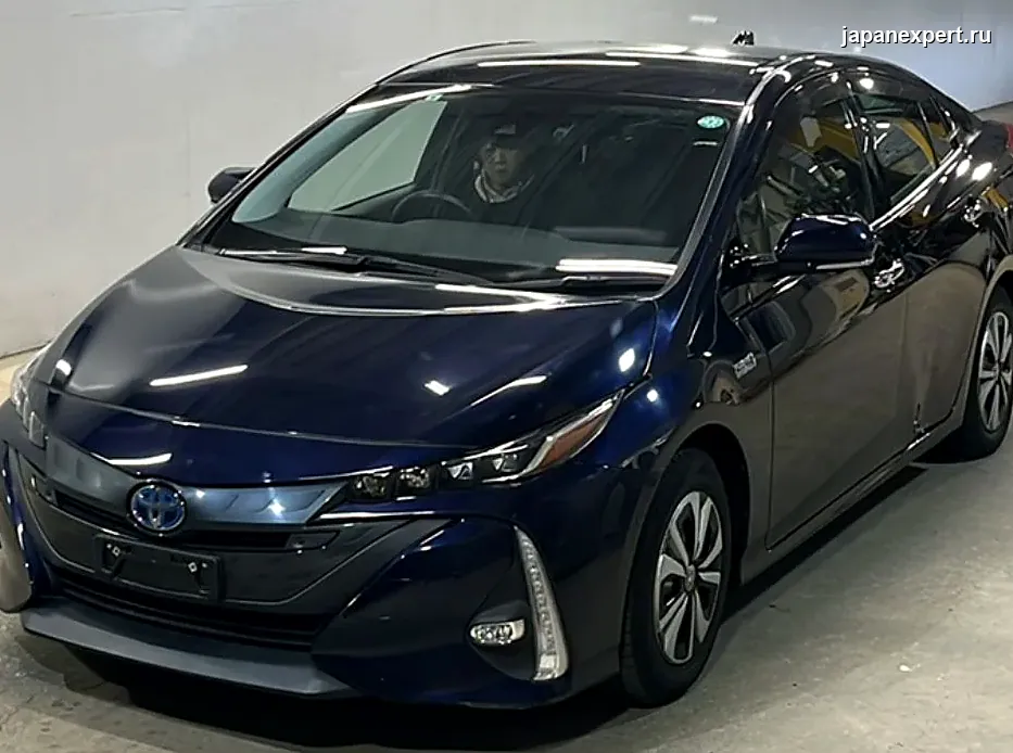 Toyota Prius PHV ZVW52 2019 — пример продажи на аукционе Японии